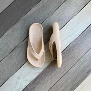 Crocs beige flip flops sandals